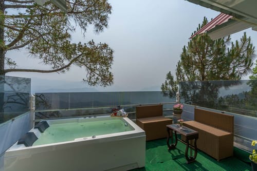 Bellevue w/ Outdoor Jacuzzi – 3 bedroom villa in Kasauli, Himachal Pradesh