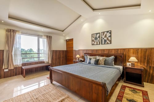 Luxury Room w/ Balcony @ Lakshmi Retreat - Kotagiri – 2 bedroom villa in Ooty, Tamil Nadu