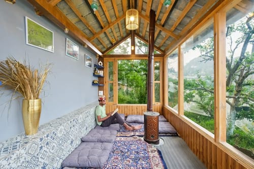 Luxurious Pahadi Retreat