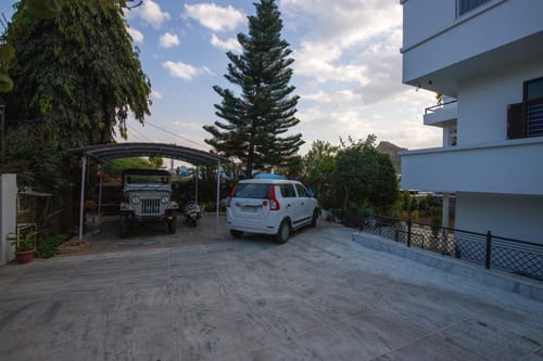 Kasturi Villa | 4-BHK Pet-Friendly Villa With Views of Sajjangarh Palace – 4 bedroom villa in Udaipur, Rajasthan