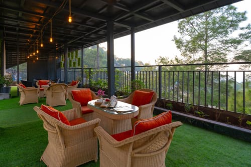 Bliss @ Aykon Estate w/ Outdoor Pool – 5 bedroom villa in Kasauli, Himachal Pradesh
