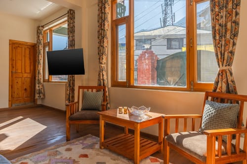 Johnson Studios – 8 bedroom villa in Manali, Himachal Pradesh
