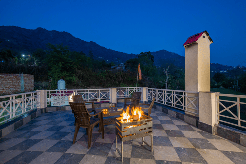 Clouds Nest | 4-BHK Pet-friendly Retreat With Terrace & Hill Views by Naukuchiatal – 4 bedroom villa in Nainital, Uttarakhand