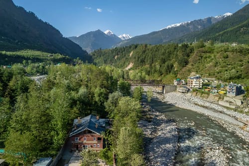 Shamrock Riverfront – 5 bedroom villa in Manali, Himachal pradesh