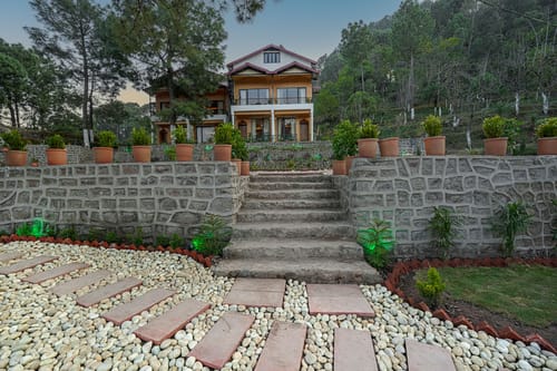 Pine View Resort | Pet-friendly Hilltop 1-Suite With Garden-Facing Balcony, Rooftop lounge, Restro & Game Zone – 1 bedroom villa in Kasauli, Himachal Pradesh