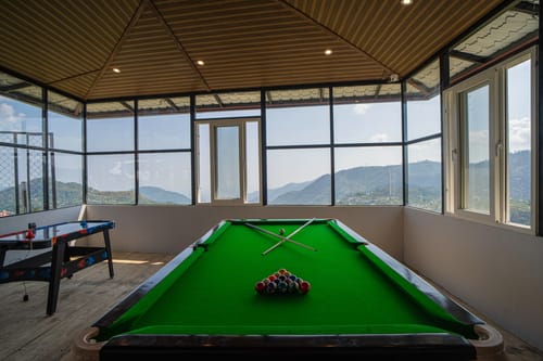 Echo By The Lakes | Lake-View Pet-friendly 2-Bedroom Retreat With Common Garden & Game Zone – 2 bedroom villa in Nainital, Uttarakhand