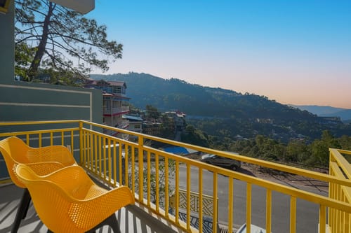 Hillshades Retreat | 6-BHK Villa With Sit-out Area, Private Pool, Restro, Game Zone, Panoramic Hill Views & a Lift – 6 bedroom villa in Kasauli, Himachal Pradesh
