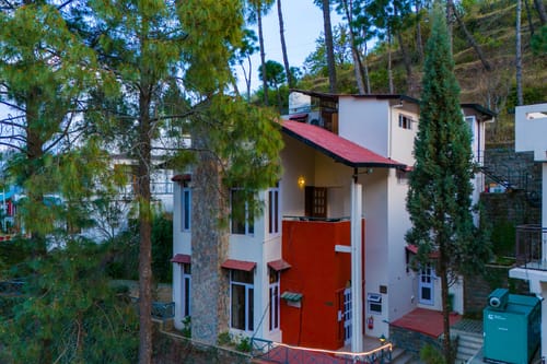 Mehar Villa | 3-BHK Hillside Retreat With Garden & Scenic Views – 3 bedroom villa in Kasauli, Himachal Pradesh