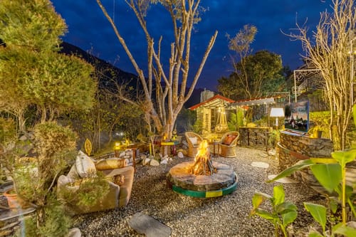 Zephyr Stoneva | Peaceful Mountain Retreat With Pool, Gym & Dining – 1 bedroom villa in Mussoorie, Uttarakhand