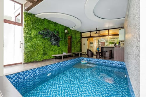 Tropical Whispers @ Raindrops