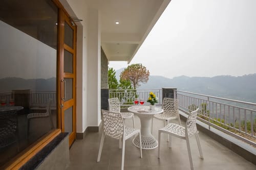 Querencia | Pet-friendly 5-BHK Villa With Sunset & Hill Views  – 5 bedroom villa in Kasauli, Himachal Pradesh