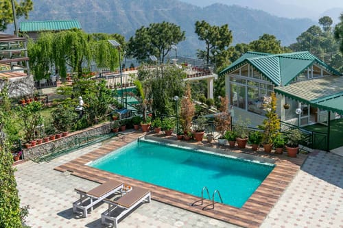 Villa Mountain Crest w/ Outdoor Pool – 6 bedroom villa in Kasauli, Himachal Pradesh