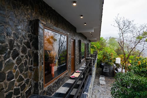 Zephyr Utopia | 1 Premium Room Featuring Shared Pool, Gym & Restaurant With Hill Views – 1 bedroom villa in Mussoorie, Uttarakhand