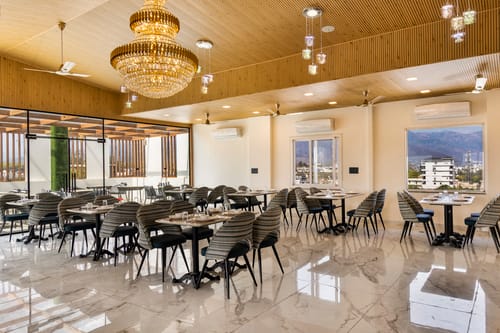 Anandam In The Himalayas Indigo | Suite With Restaurant, Lift & Lounge Near Triveni Ghat – 1 bedroom villa in Rishikesh, Uttarakhand