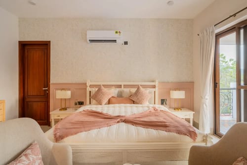 Villa Casa Del Mundo | Luxe Pet-friendly 4-BHK Villa With Pvt Pool, Bar, Lift & Scenic Hill Vistas  – 4 bedroom villa in North Goa, Goa
