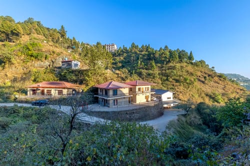 Vyasa Resorts | 2-BHK Duplex Cottage With Lounge Area, Balcony & Picturesque Hill Views| 5 mins From Mussorie Lake – 2 bedroom villa in Mussoorie, Uttarakhand