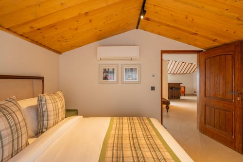 Royce Cottage | Luxe Hilltop 4-BHK Retreat With Indoor Bar, Terrace & Scenic Views