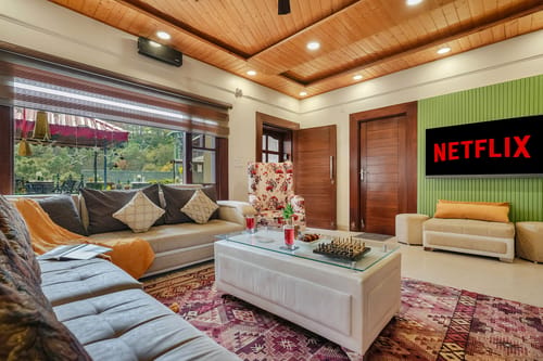 Aaram Bagh | Pet-friendly 4-BHK Escape Amid Pine Forests with Valley Views Near Kasauli – 4 bedroom villa in Kasauli, Himachal Pradesh