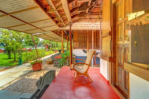 Palm Dale Deluxe Room | Serene Heritage Retreat by the Backwaters with Garden & Restaurant – 1 bedroom villa in Alappuzha, Kerala