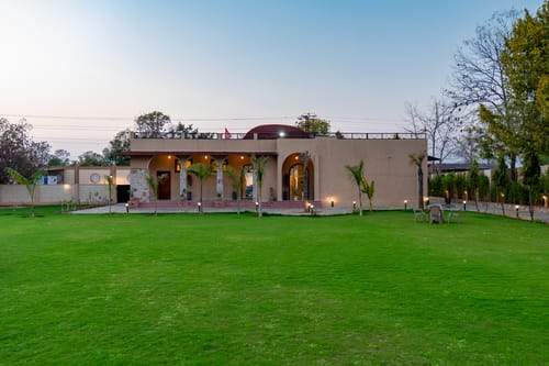 Tiger Cave Suite | Pet-friendly Room with Shared Pool & Garden on Main Ranthambore Road – 1 bedroom villa in Ranthambore, Rajasthan