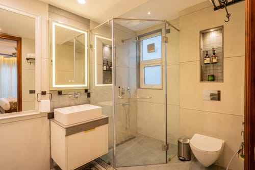 Royce Cottage | Luxe Hilltop 4-BHK Retreat With Indoor Bar, Terrace & Scenic Views