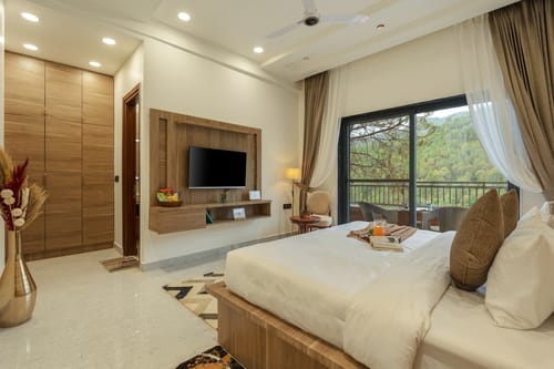 Panchvati Veloraa | Spacious Pet-Friendly 6-BHK Apartment | Scenic Views & Sit-Out Area – 6 bedroom villa in Kasauli, Himachal Pradesh