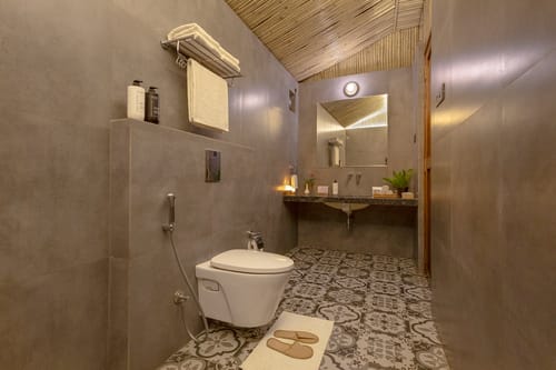 Timber Premium Suite | Pet-friendly Bamboo Cottage with Pvt Verandah, Lounge & Shared Outdoor seating & Restaurant – 1 bedroom villa in Igatpuri, Maharashtra