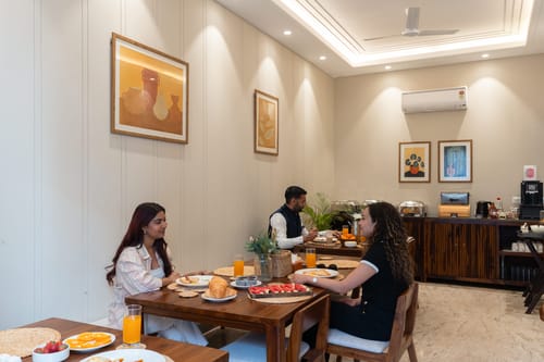 Comfort Room @ Vista Residences at GK-1 – 8 bedroom villa in Delhi-ncr, Delhi