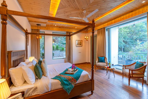 Utopia @ Aykon Estate w/ Outdoor Pool – 8 bedroom villa in Kasauli, Himachal Pradesh