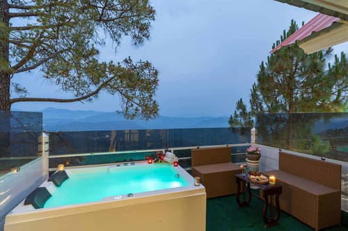 Bellevue w/ Outdoor Jacuzzi – 3 bedroom villa in Kasauli, Himachal Pradesh