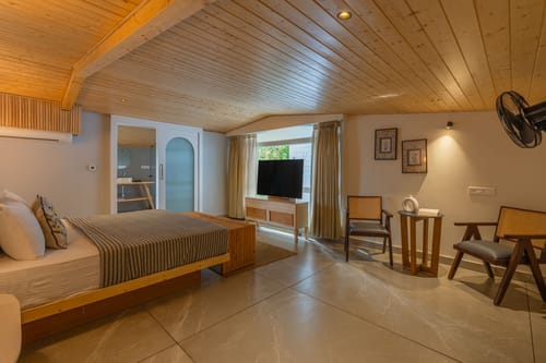 Chapter 5 @ The Ever House W/ Open Air Jacuzzi – 2 bedroom villa in Kasauli, Himachal Pradesh