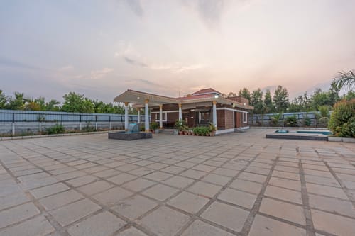 Courtyard Banyan | Rustic 2-BHK Pet-friendly Villa with Pool, Gazebo Amid Banyan Trees | Near Nandi Hills – 2 bedroom villa in Bengaluru, Karnataka