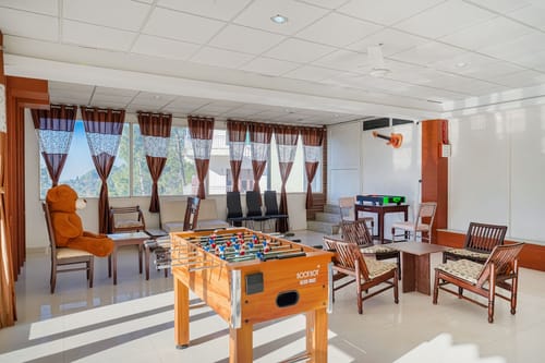 Golden Meadow Villa | Pet-friendly Hillside 3-BHK Retreat With Outdoor Lounge, Balcony & Scenic Views – 3 bedroom villa in Kasauli, Himachal Pradesh