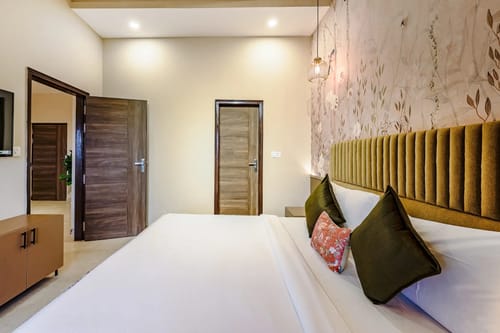 Veera Marina | Charming 3-BHK Apt Near Candolim Beach With Common Pools & Lift