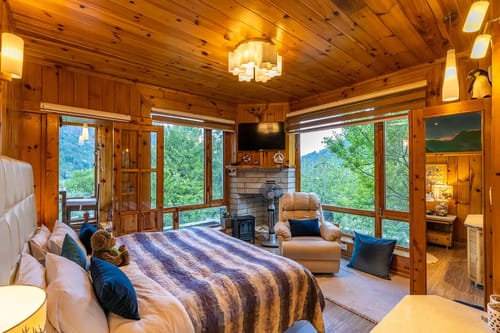 ChaletShanagManali- 4 BR Chalet
