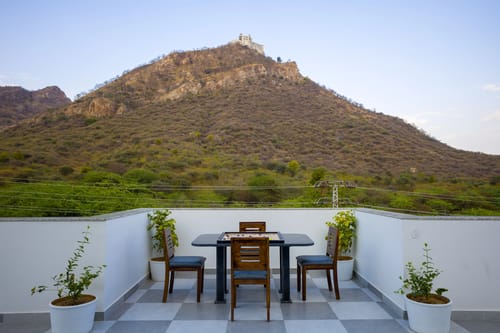 Kasturi | Pet-Friendly Rooms With Views of Sajjangarh Palace & Plunge Pool – 2 bedroom villa in Udaipur, Rajasthan
