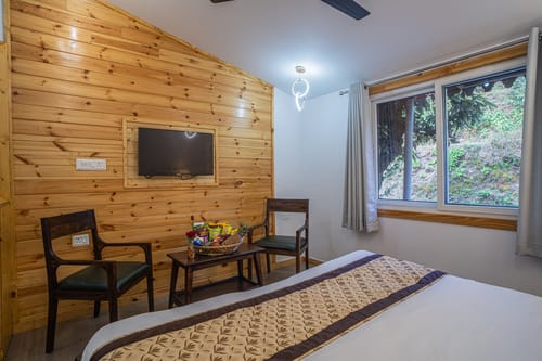 The Urban Escape Solace | 1 Deluxe Room With Hill Views – 1 bedroom villa in Bhimtal, Uttarakhand