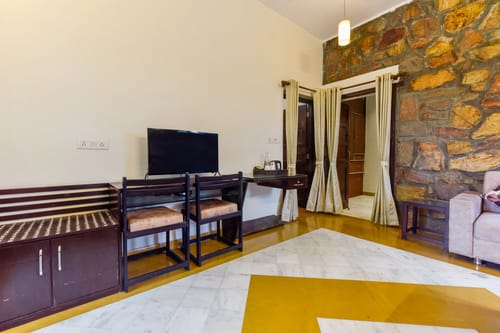 Lake and Hill | Pet-friendly 3-BHK Retreat With Private Pool, Garden, Gazebo & Majestic Aravali Views – 3 bedroom villa in Udaipur, Rajasthan