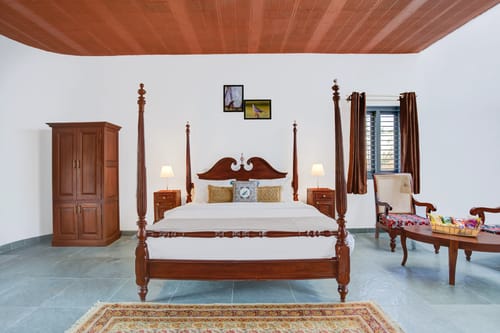 Urvi Grand Luxe Suite | Serene Farmstay With Garden, Common Pool & Dining Area – 1 bedroom villa in Bengaluru, Karnataka