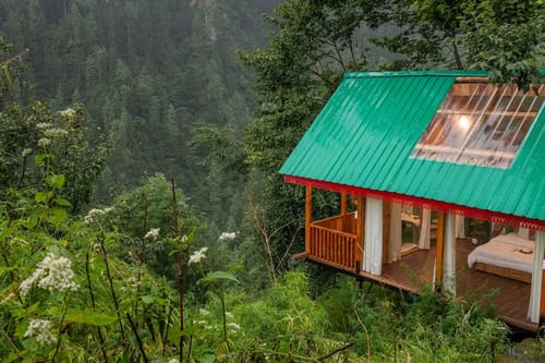 The Sinatra Skylight: Glass treehouse in the mist