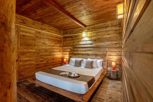 Suro Woodcrest Chalet | Pet-friendly Stay With Loft, Restaurant & Outdoor Seating – 1 bedroom villa in Shimla, Himachal Pradesh