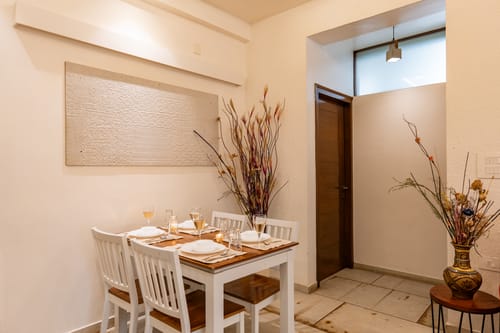 The Jazminn Earthroom | 3-BHK Pet-friendly Apartment with Shared Sit Out Area | Near Bengaluru Palace – 3 bedroom villa in Bengaluru, Karnataka
