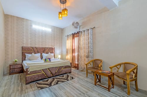 Vyasa Resorts | 2-BHK Duplex Cottage With Lounge Area, Balcony & Picturesque Hill Views| 5 mins From Mussorie Lake – 2 bedroom villa in Mussoorie, Uttarakhand