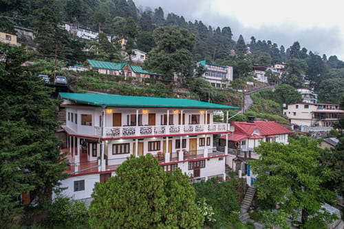 Headingly Suites | Lake-Facing 2-Room Retreat Just Above Mall Road – 2 bedroom villa in Nainital, Uttarakhand