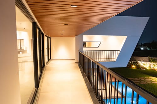 JD Beach Vacay | 4-BHK Oceanfront Beach Villa with Spacious Lawn, Ambient-Lit Bar & Private Beach Access – 4 bedroom villa in Chennai, Tamil Nadu