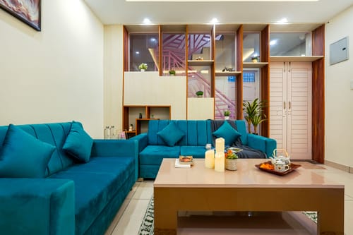 Hillshades Retreat | 6-BHK Villa With Sit-out Area, Private Pool, Restro, Game Zone, Panoramic Hill Views & a Lift – 6 bedroom villa in Kasauli, Himachal Pradesh