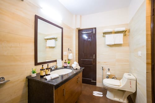 Pine View Cottage | Pet-friendly 3-BHK Himalayan Retreat with Scenic Sit-Out Areas