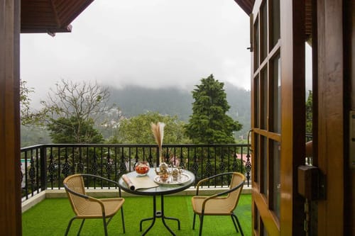 The Meadow | Elegant 3-BHK Hill Retreat With Entertainment Lounge & Terrace – 3 bedroom villa in Nainital, Uttarakhand