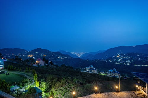 Echo By The Lakes | Lake-View Pet-friendly 2-Bedroom Retreat With Common Garden & Game Zone – 2 bedroom villa in Nainital, Uttarakhand