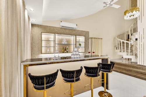 Crystal Farms | Pet-friendly 3-BHK Farmhouse with Private Pool, Bar, Garden & Elegant British Interiors | Close to Qutub Minar – 3 bedroom villa in Delhi NCR, Delhi